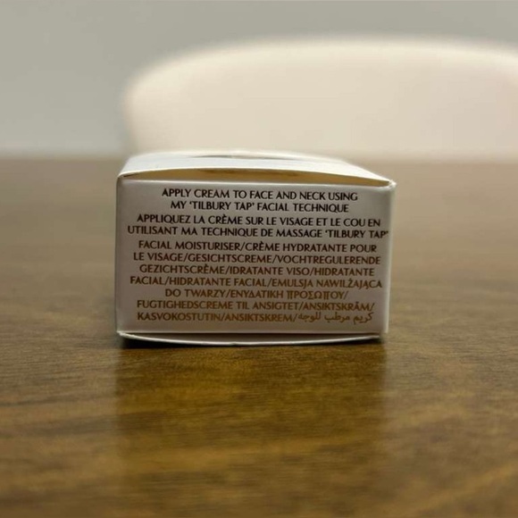 Charlotte Tilbury Magic Water Cream Gel-Cream Moisturiser 7ml (0433) - Picture 7 of 12